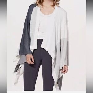 Lululemon Hathaway Wrap Gray and White Womens One Size